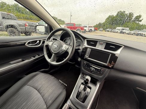 Used 2019 Nissan Sentra SV w/ Special Edition Package FWD image 7
