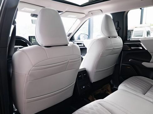 New 2025 Mitsubishi Outlander AWD image 27