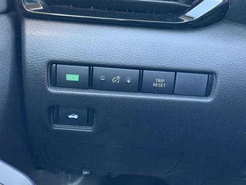 Used 2024 Nissan Sentra SV image 25