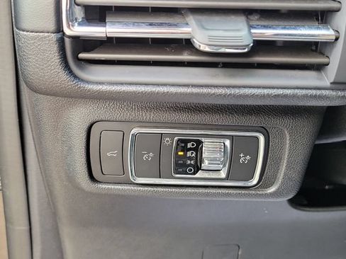 Used 2021 Lincoln Corsair FWD image 13