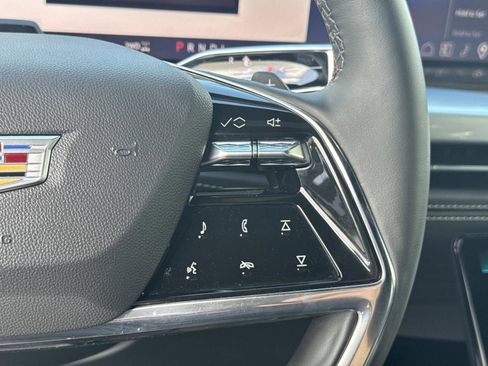 Certified 2025 Cadillac Escalade ESV Premium Luxury image 29