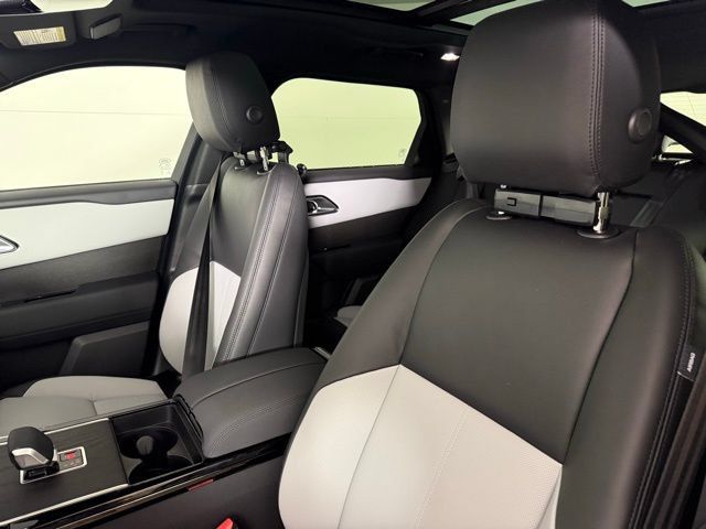 Certified 2026 Land Rover Range Rover Velar Dynamic SE AWD/4WD image 7