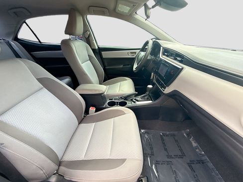 Used 2018 Toyota Corolla LE FWD image 30