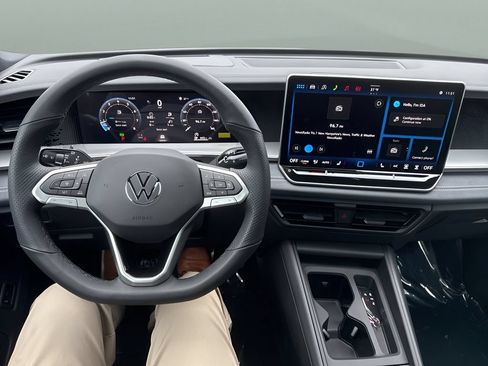 New 2026 Volkswagen Tiguan SE R-Line AWD/4WD image 11