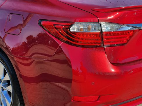 Used 2015 Lexus ES 300h image 5