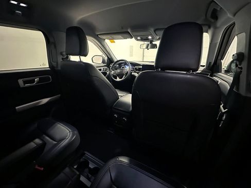 Used 2021 Ford Explorer XLT w/ Equipment Group 202A AWD/4WD image 28