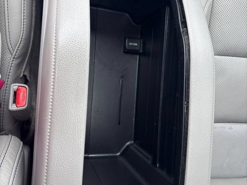 Used 2019 Toyota Highlander Limited AWD/4WD image 24