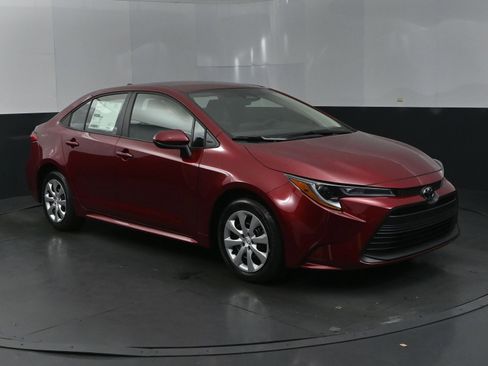 Used 2025 Toyota Corolla LE image 7