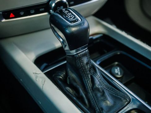 Used 2020 Volvo S60 T6 Momentum image 34