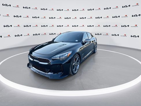 Used 2020 Kia Stinger GT1 RWD image 4