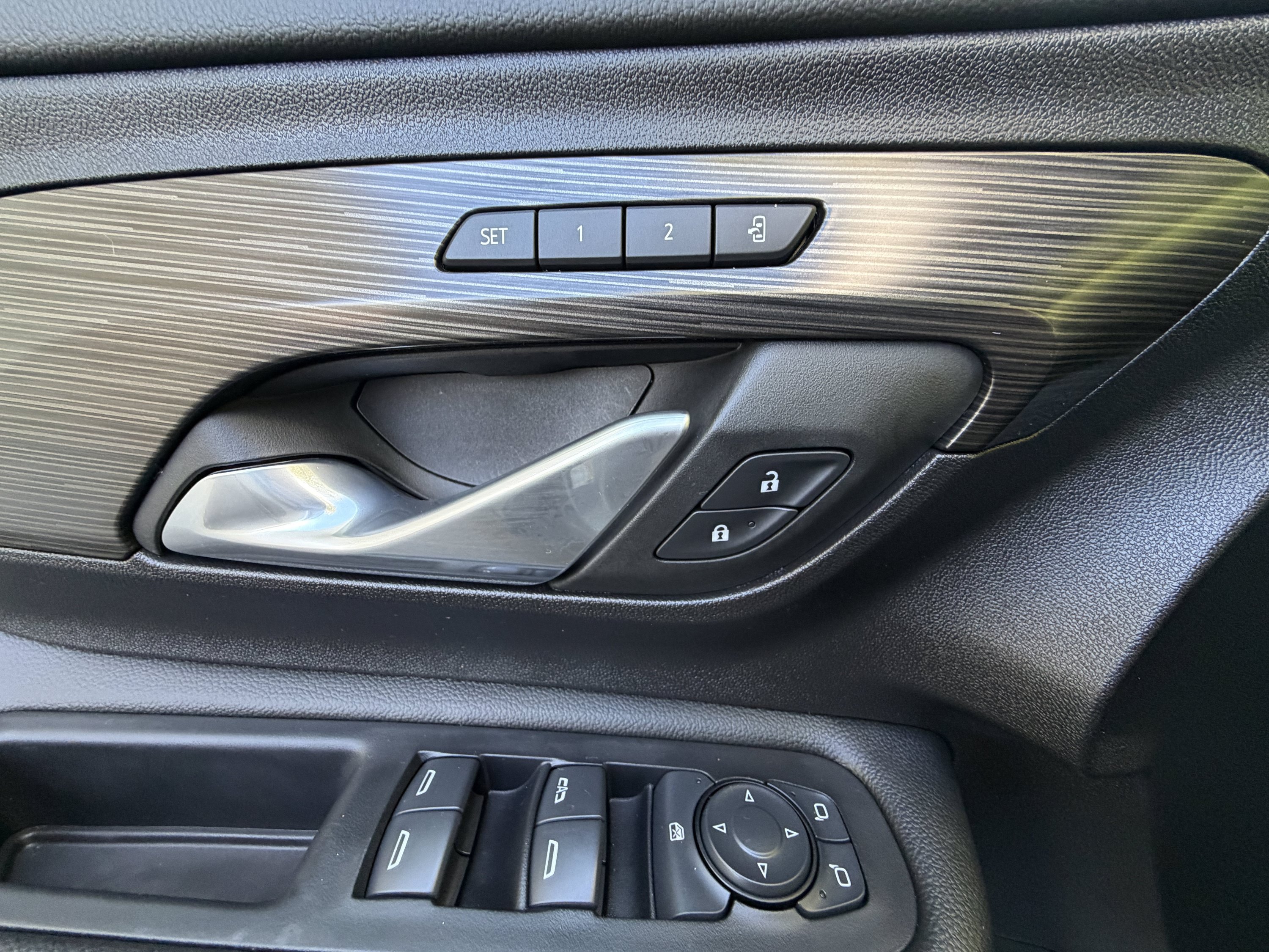 Used 2024 GMC Terrain SLT w/ LPO, Floor Liner Package AWD/4WD image 33