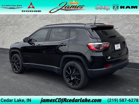 Used 2022 Jeep Compass Latitude w/ Convenience Group AWD/4WD image 3