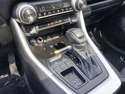 Used 2025 Toyota RAV4 XLE w/ Convenience Package FWD image 19