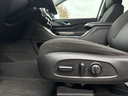 Used 2020 GMC Acadia SLE w/ Driver Convenience Package image 30