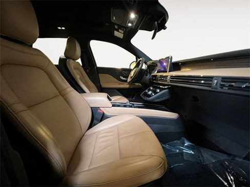 Used 2021 Lincoln Corsair Reserve image 14