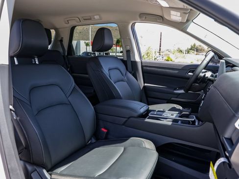 New 2026 Nissan Pathfinder SL FWD image 18