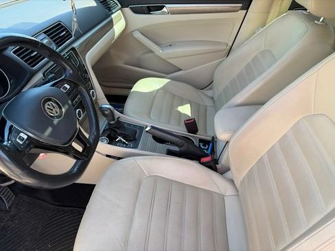 Used 2017 Volkswagen Passat 1.8T SEL Premium FWD image 6