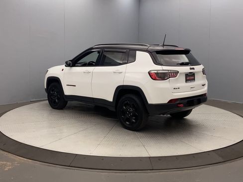 Used 2023 Jeep Compass Trailhawk w/ Trailhawk Convenience Group AWD/4WD image 3