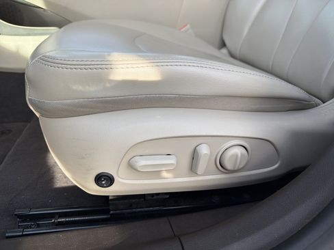 Used 2017 Buick LaCrosse Preferred image 26