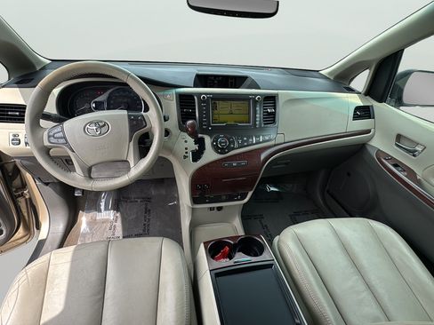 Used 2011 Toyota Sienna XLE w/ Premium Pkg FWD image 31
