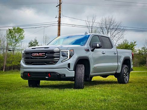 Used 2024 GMC Sierra 1500 AT4 w/ Technology Package AWD/4WD image 10