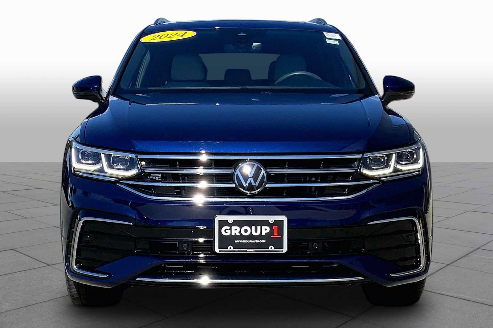 Used 2024 Volkswagen Tiguan SEL R-Line AWD/4WD image 3