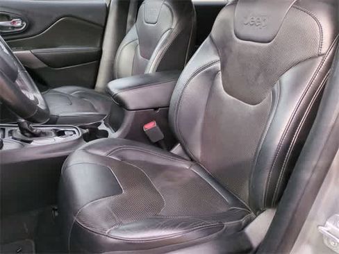 Used 2019 Jeep Cherokee Limited image 17