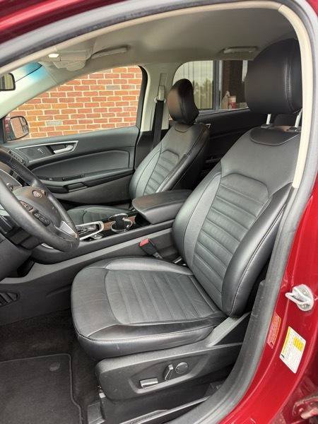 Used 2018 Ford Edge SEL w/ Equipment Group 201A AWD/4WD image 9