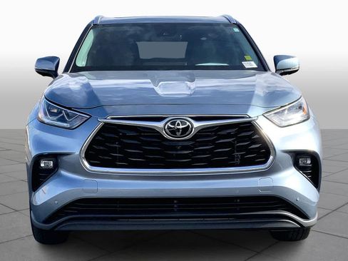 Used 2024 Toyota Highlander Limited image 4
