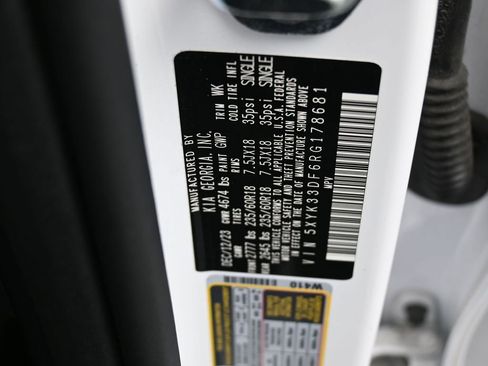 Used 2024 Kia Sportage EX image 17