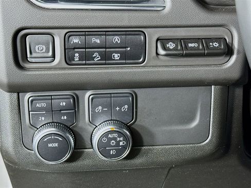 Used 2024 GMC Yukon AT4 w/ Technology Package image 10