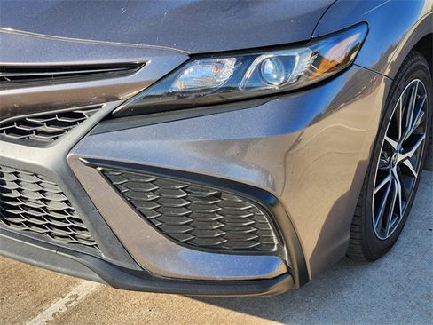 Used 2023 Toyota Camry SE image 9