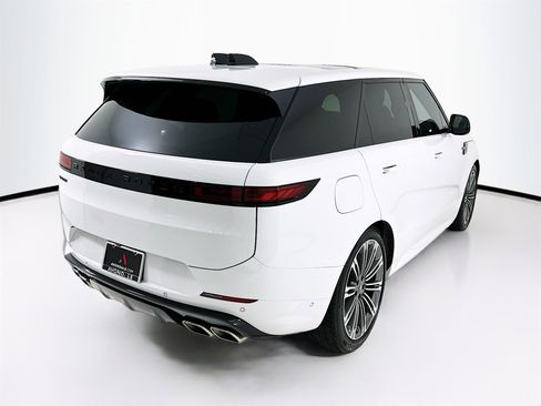 Used 2025 Land Rover Range Rover Sport Dynamic SE image 8