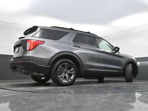 Used 2021 Ford Explorer XLT w/ Equipment Group 202A AWD/4WD image 32