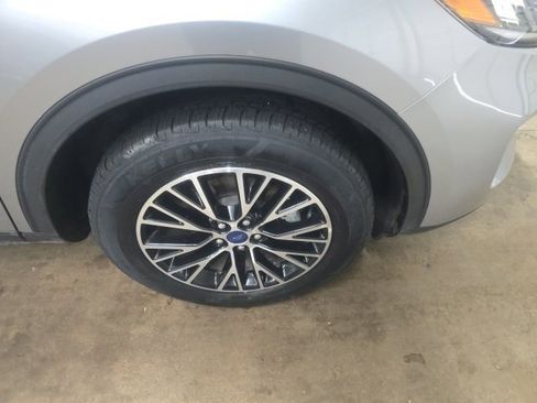 Used 2022 Ford Escape SEL image 2