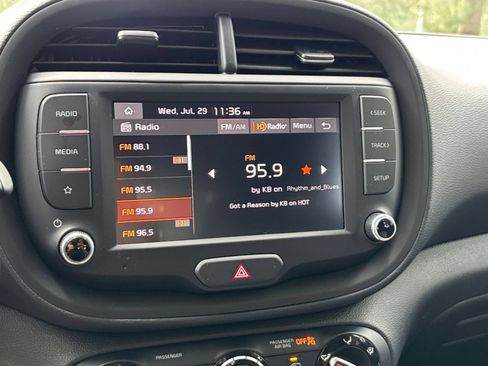 Used 2025 Kia Soul LX w/ LX Technology Package FWD image 20