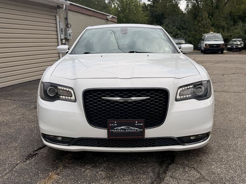 Used 2019 Chrysler 300 S RWD image 10