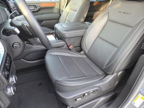 Used 2025 GMC Yukon Denali image 36