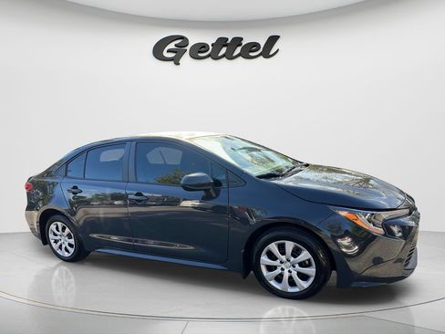 Used 2025 Toyota Corolla LE FWD image 3