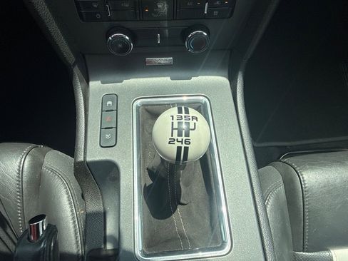 Used 2010 Ford Mustang Shelby GT500 RWD image 21