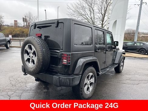 Used 2017 Jeep Wrangler Unlimited Sahara w/ Connectivity Group AWD/4WD image 7