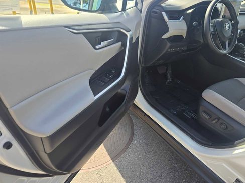 Used 2025 Toyota RAV4 XLE AWD/4WD image 21