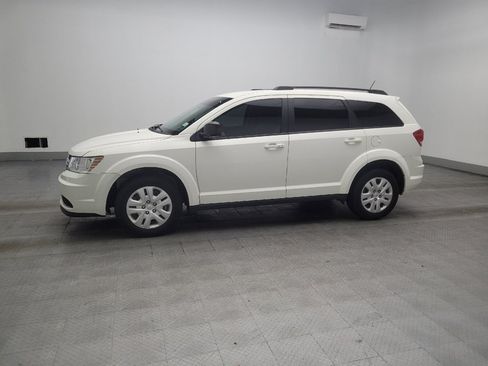 Used 2018 Dodge Journey SE w/ Safe & Sound Group AWD/4WD image 2