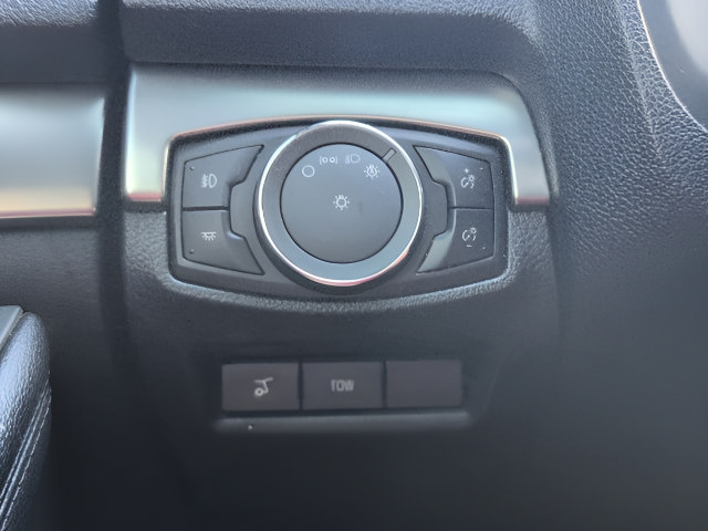 Used 2018 Ford Explorer XLT w/ Equipment Group 201A FWD image 17