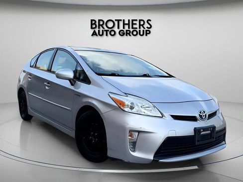 Used 2012 Toyota Prius Three w/ Solar Roof Pkg FWD image 2