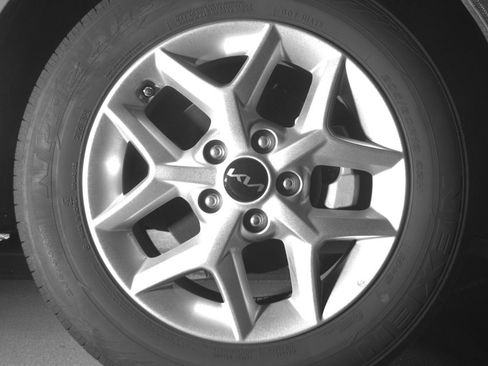Used 2025 Kia Soul LX w/ LX Technology Package FWD image 10