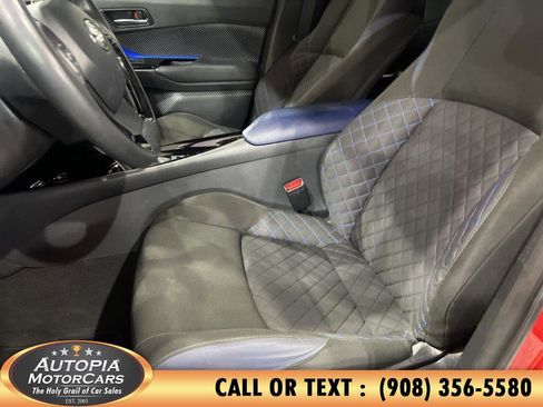 Used 2020 Toyota C-HR XLE image 7