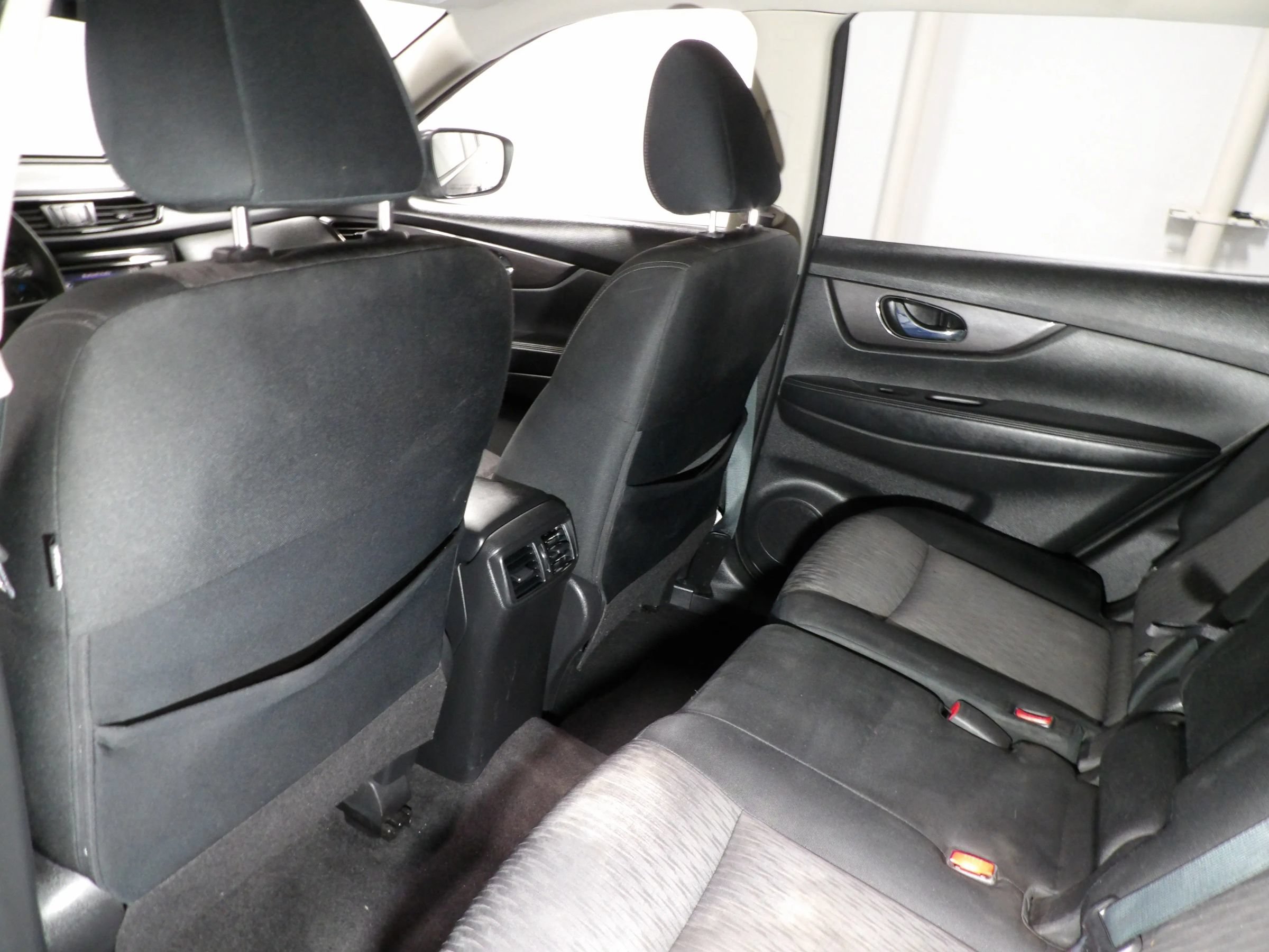 Used 2019 Nissan Rogue SV w/ Premium Package AWD/4WD image 11