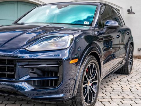Used 2024 Porsche Cayenne S image 93