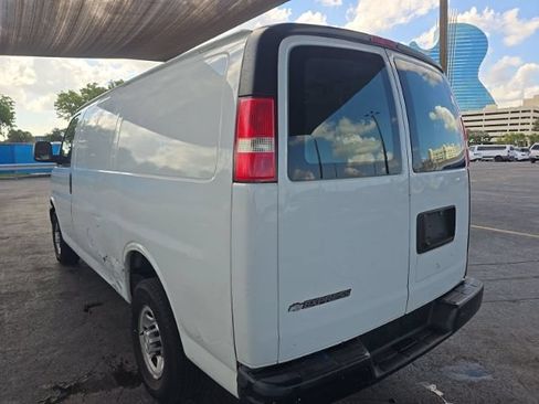 Used 2019 Chevrolet Express 2500 RWD image 2